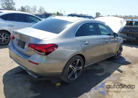 2019 Mercedes-Benz A 220 z USA, uszkodzony, nr VIN WDD3G4EB9KW020649